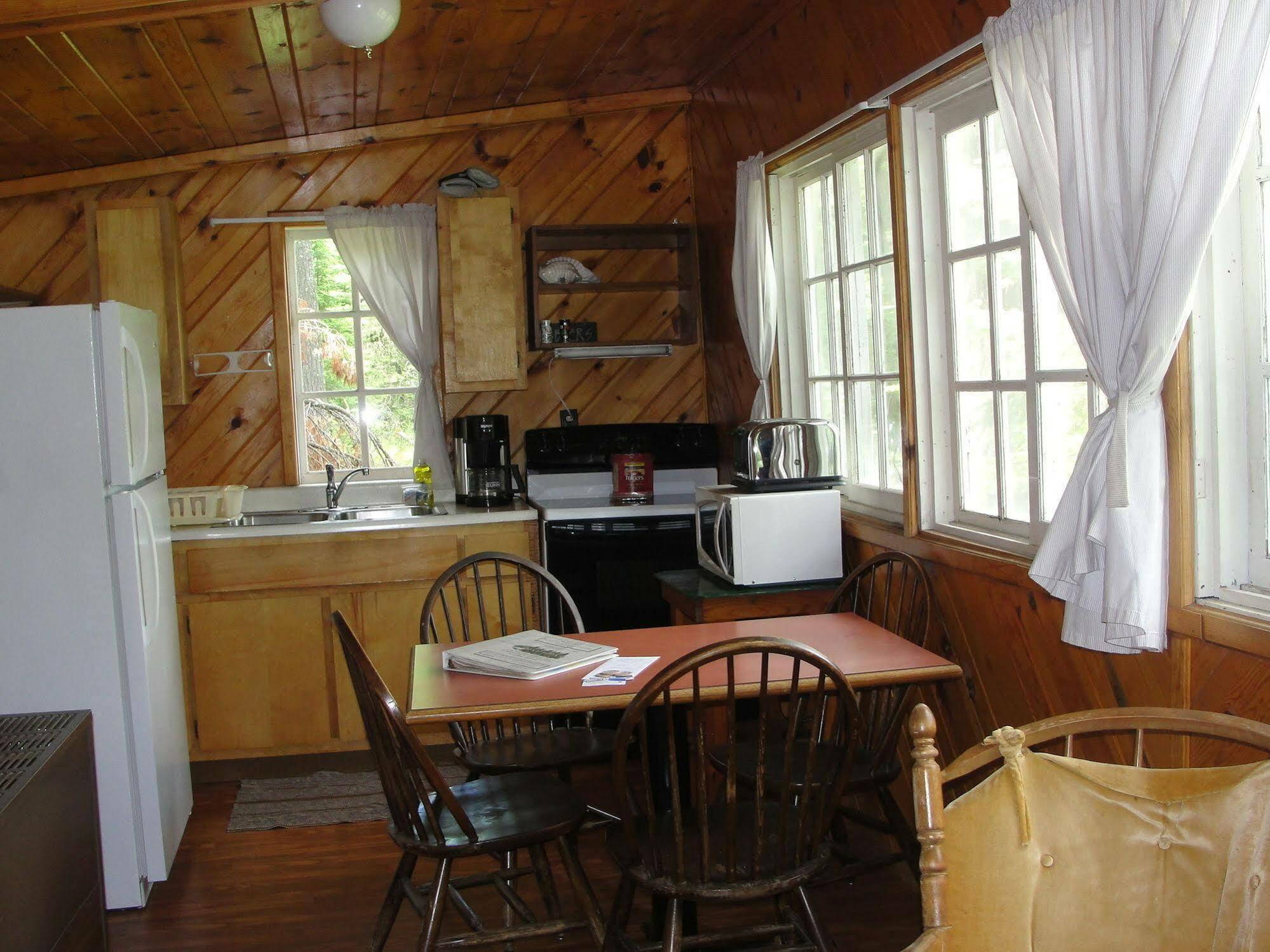 Pine Point Lodge Resort & Motel Crane Lake 외부 사진